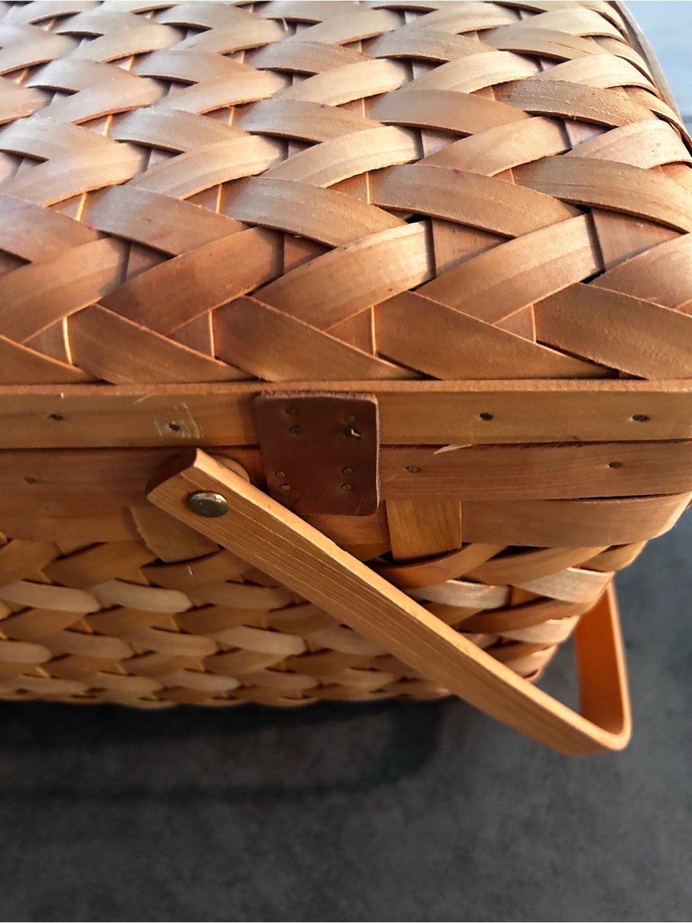 Vintage Picnic Basket With Dinnerware Service for 6 - Picture 8 of 16